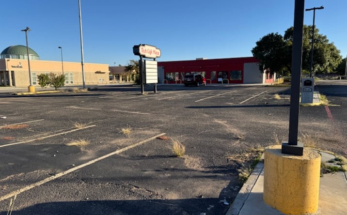 Pictures of Retail property located at 4631 50th St, Lubbock, TX 79414 for sales - image #1