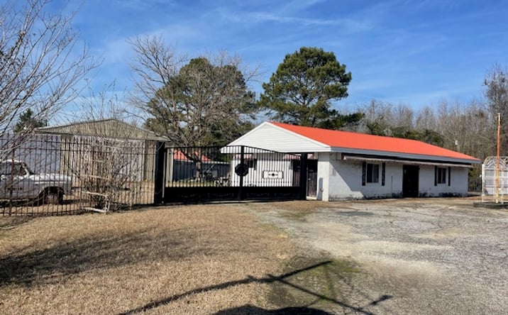 Pictures of Industrial property located at 17838 NC-131 Hwy, Bladenboro, NC 28320 for sales - image #1