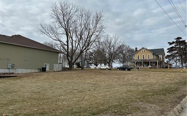 Pictures of Land, Multifamily property located at 524 E 4th Street, Maryville, MO 64468 for sales - image #1