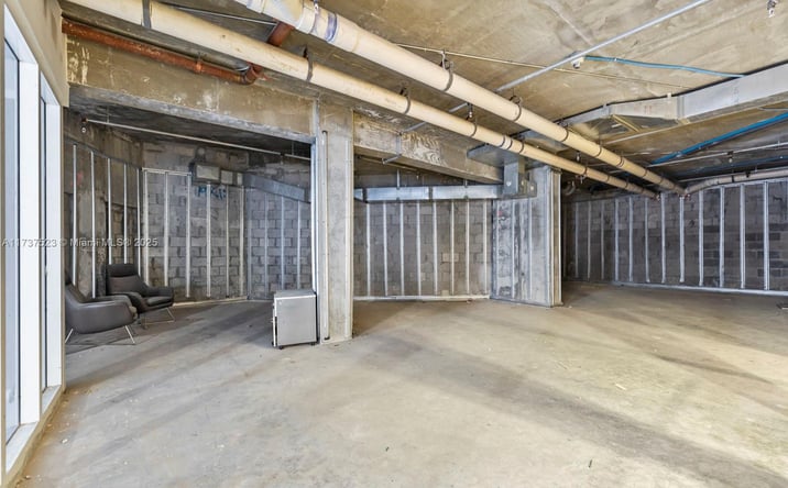 Pictures of Retail, Multifamily property located at 170 SE 14th St, Miami, FL 33131 for sales - image #1
