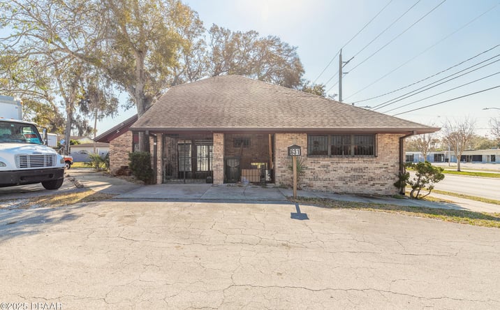 Pictures of Business for Sale, Retail, Office property located at 631 N Ridgewood Avenue, Daytona Beach, FL 32114 for sales - image #1