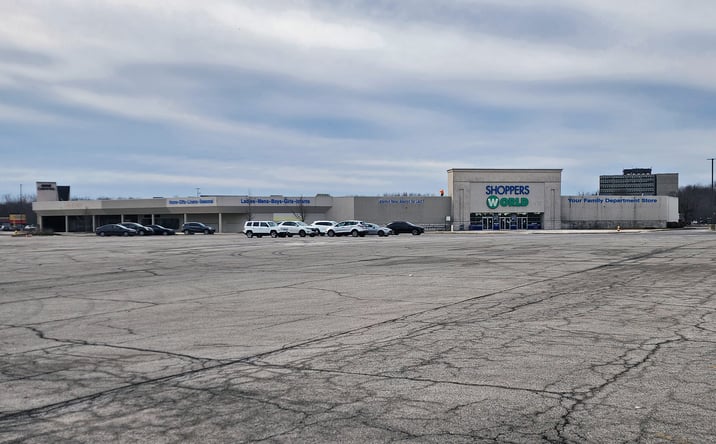 Pictures of Retail property located at 500 River Oaks Dr, Calumet City, IL 60409 for sales - image #1