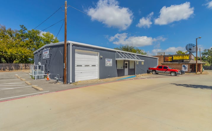 Pictures of Retail property located at 2015 S Cooper St, Arlington, TX 76010 for sales - image #1