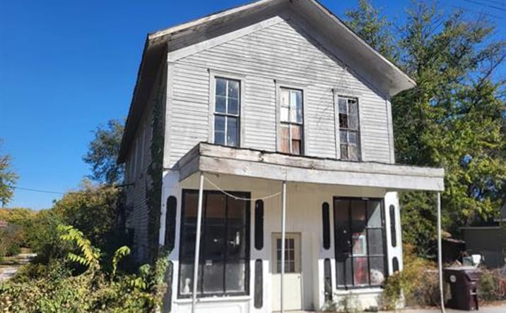 Pictures of Mixed Use, Office, Retail, Self Storage property located at 110 N Main St, Chambersburg, IL 62323 for sales - image #1