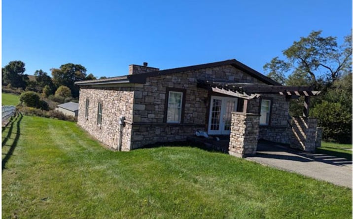 Pictures of Office, Retail property located at 1640 Perry Highway, Portersville, PA 16051 for sales - image #1