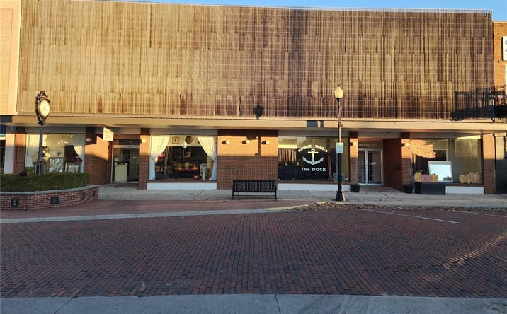 Pictures of Retail property located at 124 E Front Street, Sikeston, MO 63801 for sales - image #1