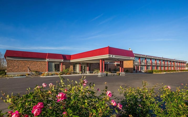 Pictures of Hospitality property located at 1100 Interstate Dr, Winchester, KY 40391 for sales - image #1