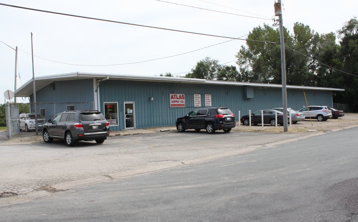 Pictures of Industrial, Office, Retail property located at 2000 N 8th St, Pekin, IL 61554 for sales - image #1