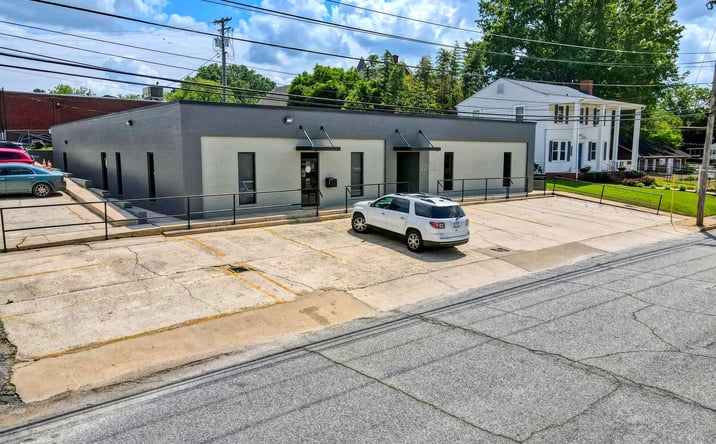 Pictures of Office property located at 221 W Laurens St, Laurens, SC 29360 for sales - image #1