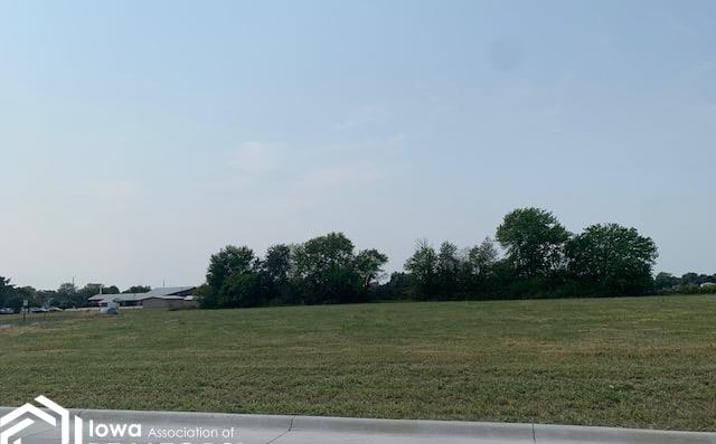 Pictures of Land property located at N Grand North Avenue, Mount Pleasant, IA 52641 for sales - image #1