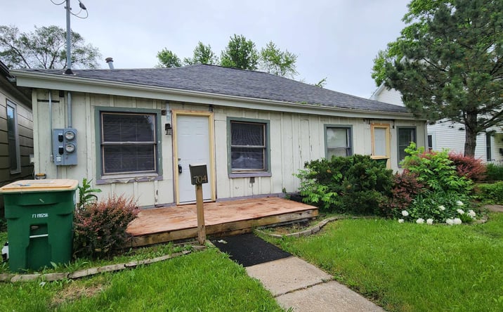 Pictures of Special Purpose property located at 704 - 706 W Broadway Avenue, Fairfield, IA 52556 for sales - image #1