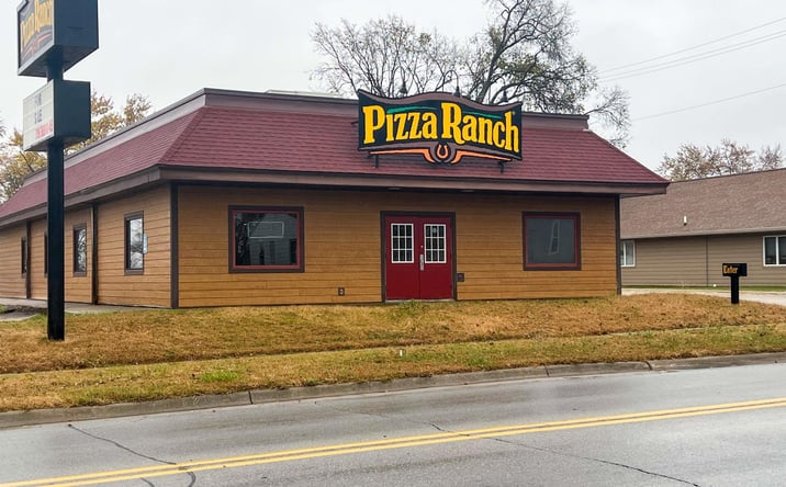 Pictures of Retail property located at 1914 Edgington Avenue, Eldora, IA 50627 for sales - image #1