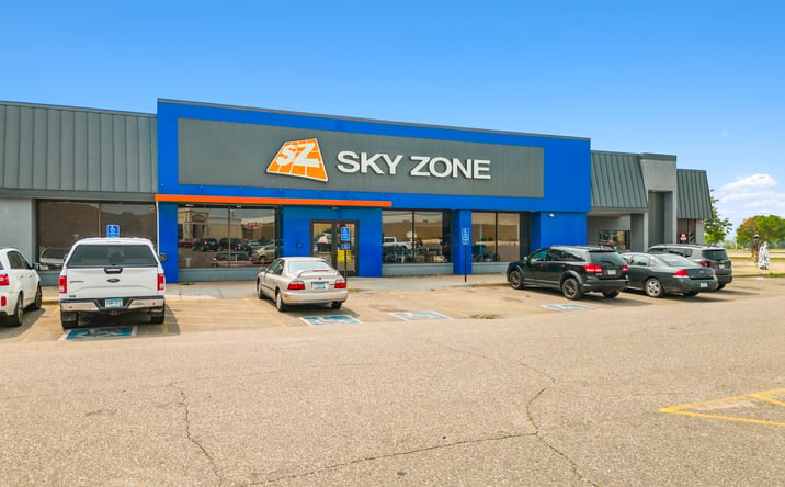 Pictures of Retail, Special Purpose property located at 198 Northtown Dr, Blaine, MN 55434 for sales - image #1