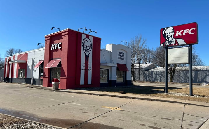 Pictures of Retail property located at 615 E Jackson Street, Macomb, IL 61455 for sales - image #1