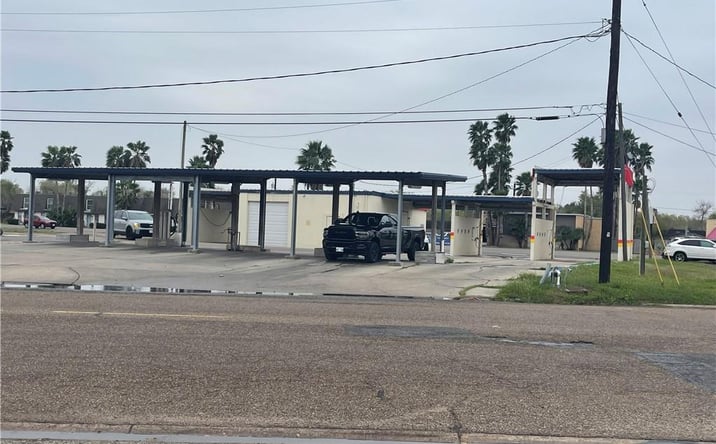 Pictures of Retail property located at 1222 N 77 Sunshine Strip Boulevard, Harlingen, TX 78550 for sales - image #1