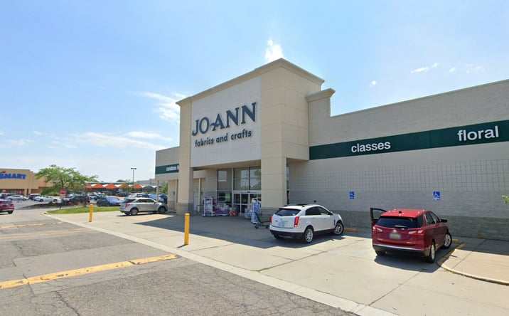 Pictures of Retail property located at 20550 13 Mile Rd, Roseville, MI 48066 for sales - image #1