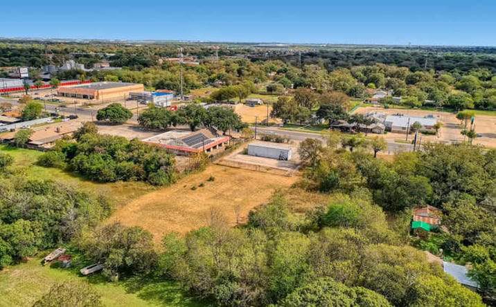 Pictures of Land property located at 2037 & 2041 S WW White, San Antonio, TX 78222 for sales - image #1