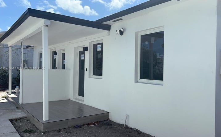 Pictures of Multifamily property located at 1013 NW 1st Ave, Hallandale Beach, FL 33009 for sales - image #1