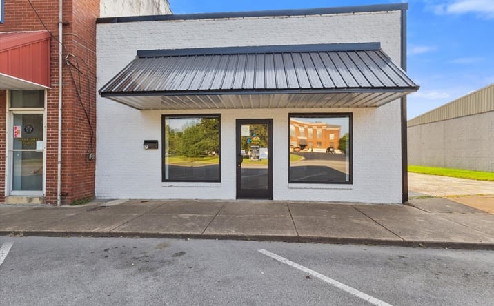 Pictures of Retail property located at 117 N Park Street, Hohenwald, TN 38462 for sales - image #1