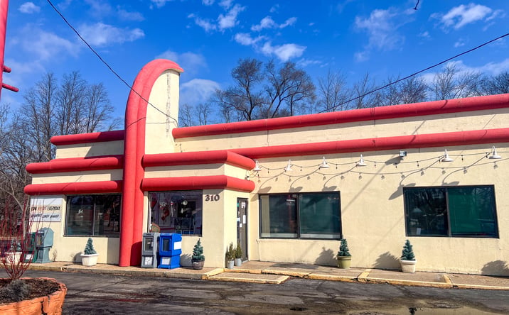 Pictures of Retail property located at 310 E State Rd, Island Lake, IL 60042 for sales - image #1