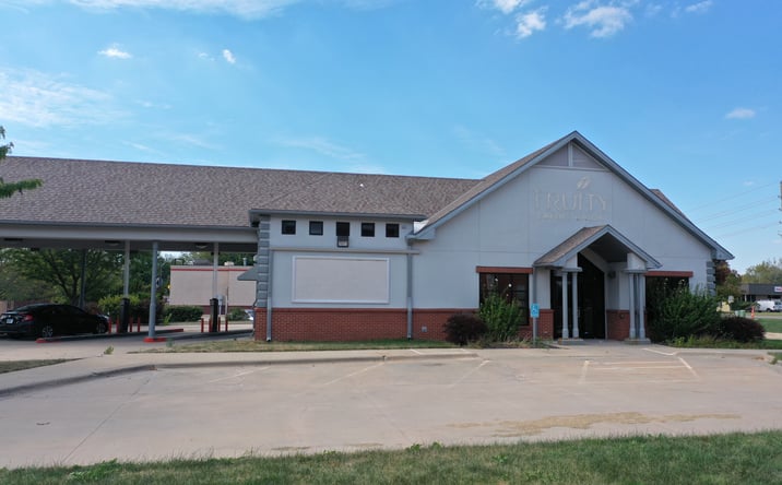 Pictures of Retail property located at 2221 W 31st St, Lawrence, KS 66047 for sales - image #1