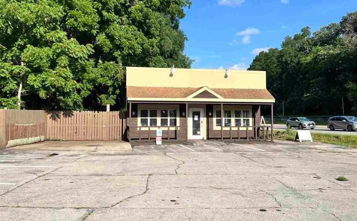 Pictures of Office, Retail property located at 2 Rocky Shore Dr, Iowa City, IA 52246 for sales - image #1