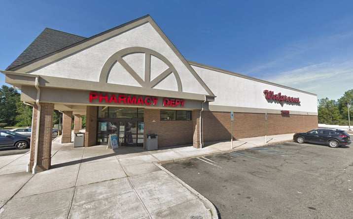 Pictures of Retail property located at 421 Ryders Ln, East Brunswick, NJ 08816 for sales - image #1