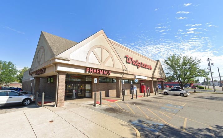 Pictures of Retail property located at 3980 Dixie Hwy, Louisville, KY 40216 for sales - image #1