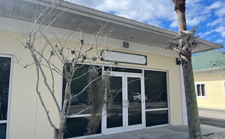 Pictures of Office property located at 9035 Americana Rd #18, Vero Beach, FL 32966 for sales - image #1