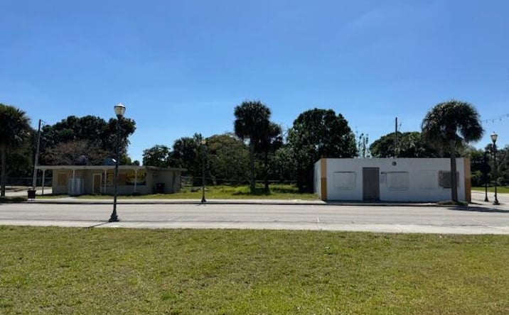 Pictures of Retail property located at 921 D Avenue, Fort Pierce, FL 34950 for sales - image #1