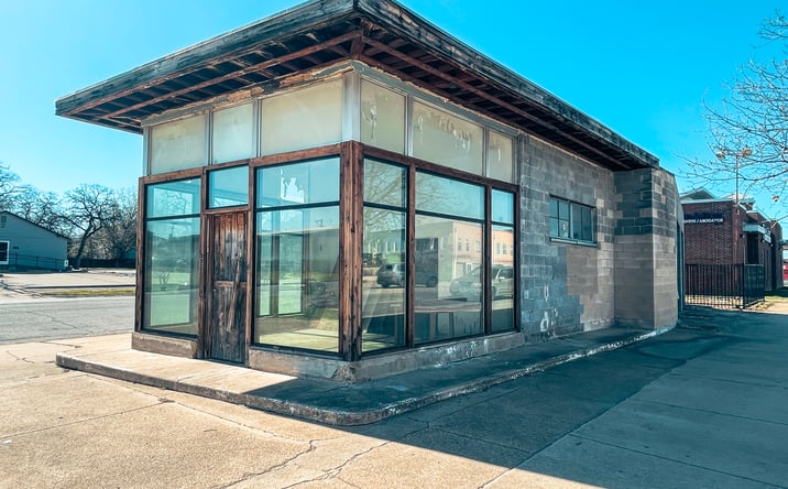 Pictures of Office, Retail property located at 1421 N Main St, Fort Worth, TX 76164 for sales - image #1
