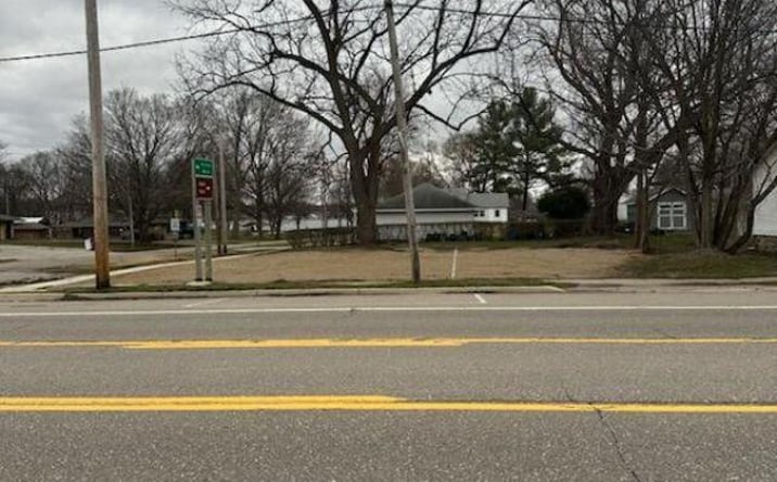 Pictures of Retail property located at 26828 W Main St, Edwardsburg, MI 49112 for sales - image #1