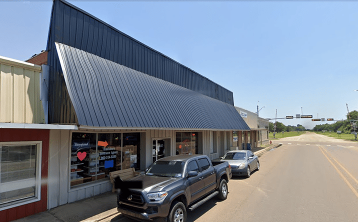 Pictures of Office, Retail property located at 106 Main St, Hooks, TX 75561 for sales - image #1