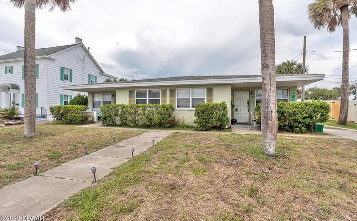 Pictures of Multifamily property located at 927/929 N Grandview Avenue, Daytona Beach, FL 32118 for sales - image #1