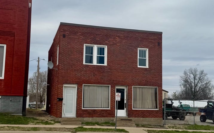 Pictures of Multifamily property located at 215 E Jefferson Street, Bloomfield, IA 52537 for sales - image #1