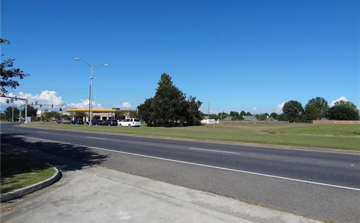 Pictures of Land property located at Belle Terre Blvd, LaPlace, LA 70068 for sales - image #1