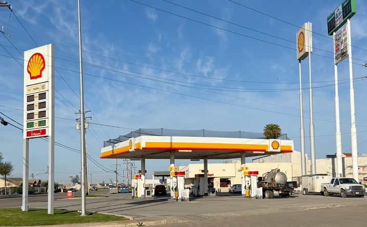 Pictures of Retail property located at  for sales - image #1
