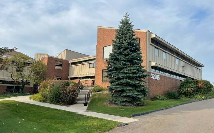 Pictures of Office property located at 32905 W 12 Mile Rd, Farmington Hills, MI 48334 for sales - image #1