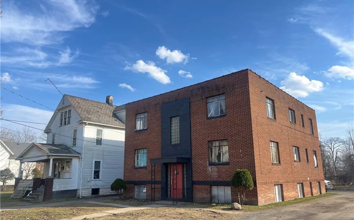 Pictures of Multifamily property located at 300 Scott St NE, Warren, OH 44483 for sales - image #1