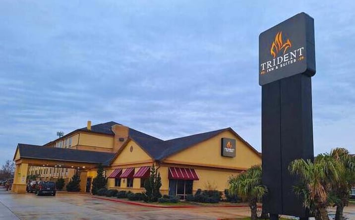 Pictures of Hospitality, Retail property located at 12340 I-10 Service Rd, New Orleans, LA 70128 for sales - image #1