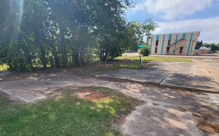 Pictures of Land property located at 3300 SE 15th St, Del City, OK 73115 for sales - image #1