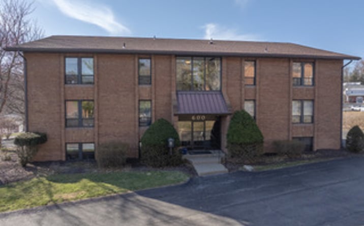 Pictures of Office property located at 600 Commerce Ave, Moon, PA 15108 for sales - image #1