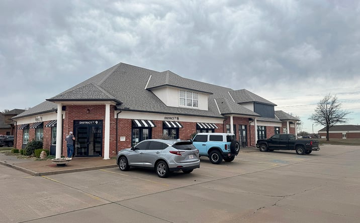 Pictures of Office property located at 10952 Northwest Expy, Yukon, OK 73099 for sales - image #1