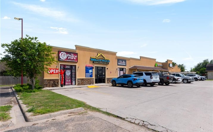 Pictures of Office, Retail property located at 220 Alton Boulevard, Alton, TX 78573 for sales - image #1