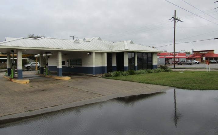 Pictures of Retail property located at 631 E Admiral Doyle Dr, New Iberia, LA 70560 for sales - image #1