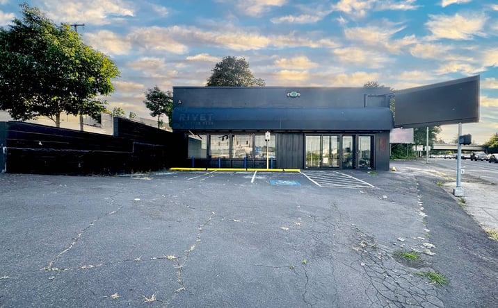 Pictures of Retail property located at 5035 SE McLoughlin, Portland, OR 97202 for sales - image #1