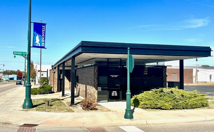 Pictures of Office property located at 300 N MAIN Street, Jacksonville, IL 62650 for sales - image #1