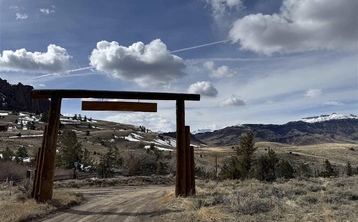 Pictures of Land property located at Lot 105 Laurel Dr, Cody, WY 82414 for sales - image #1