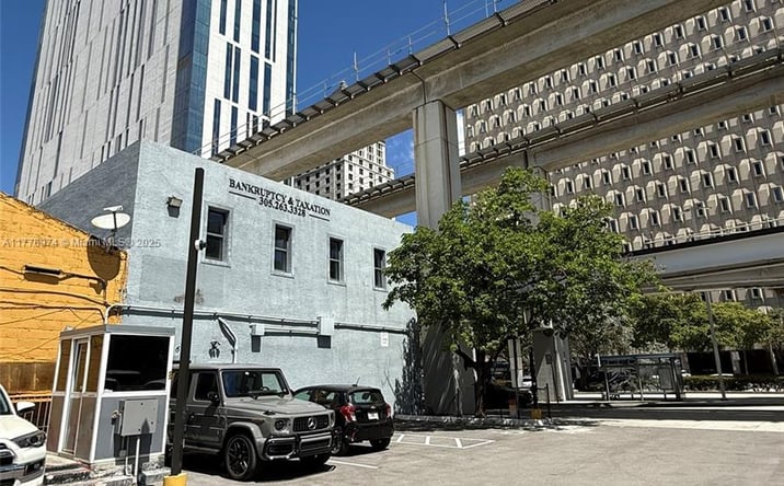 Pictures of Office property located at 16 SW 1st Ave, Miami, FL 33130 for sales - image #1