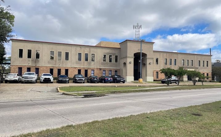 Pictures of Office property located at 4480 General De Gaulle Dr, New Orleans, LA 70131 for sales - image #1